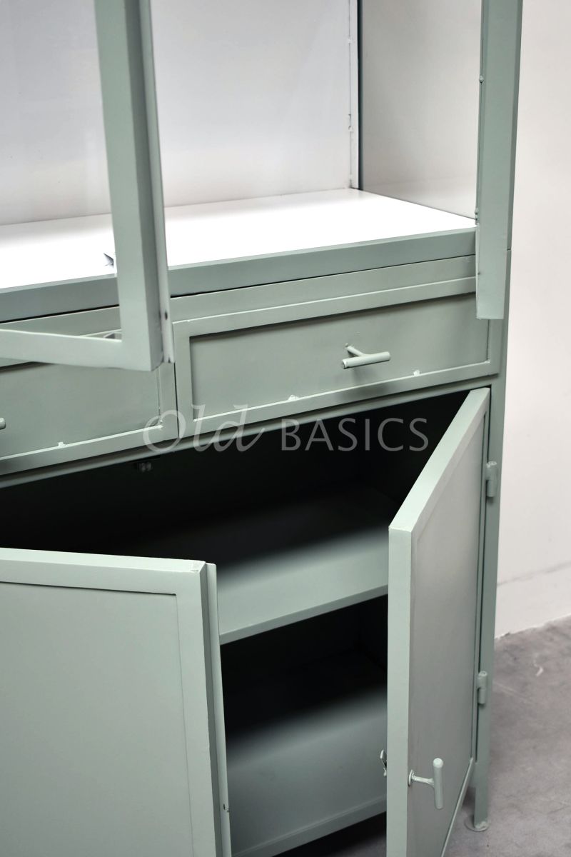 Detail van Apothekerskast Ivar Ladre Lindegroen, groen, grijs, materiaal staal